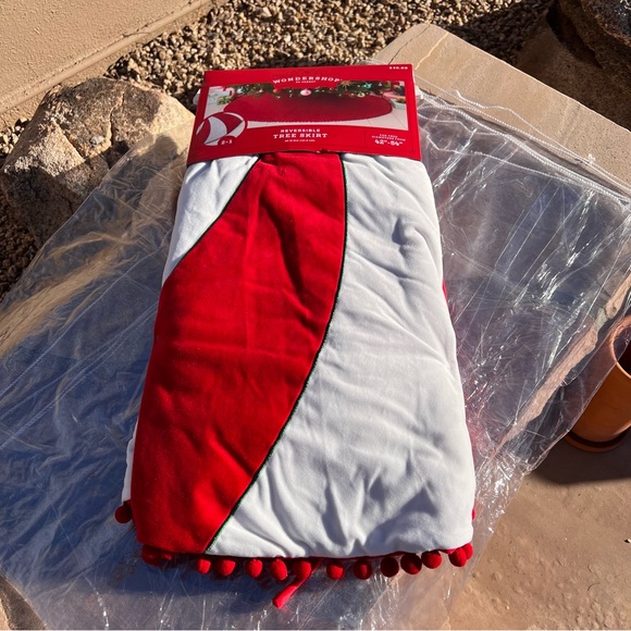 NWT WONDERSHOP @ Target Reversible Tree Skirt FROM 42”-54” Dia 48” Red, White - Picture 1 of 9
